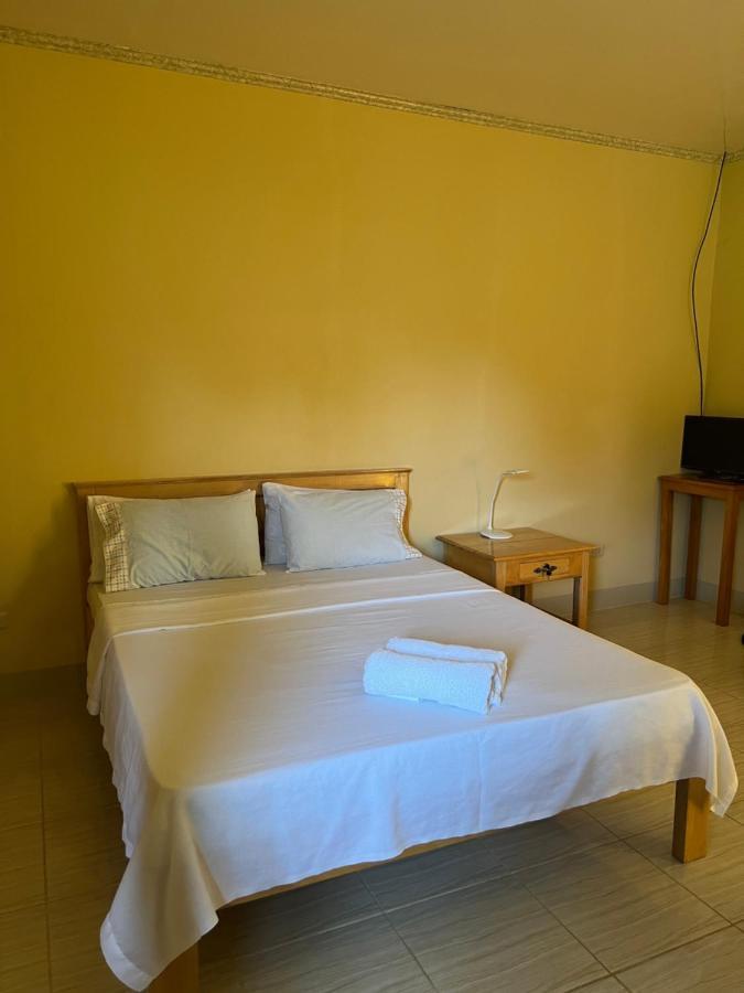 Uptown Guesthouse Siquijor Room photo